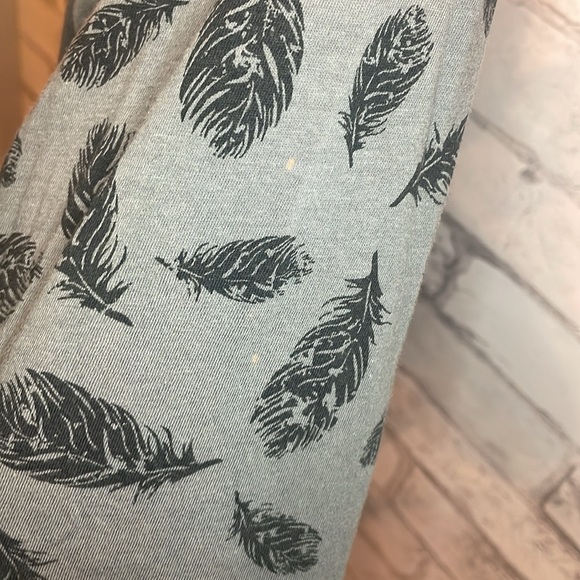 Women’s Op long sleeve gray with black feather print XXL (fits like a M/L) - Picture 3 of 3